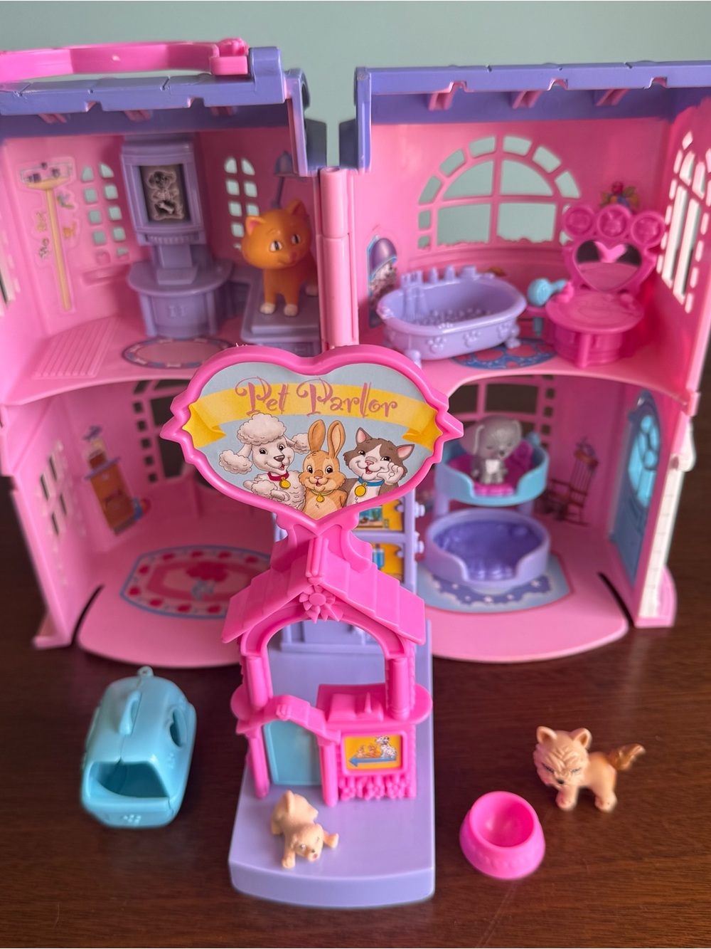 Fisher-Price Sweet Streets Pet Parlor Playset with Animals and Furniture